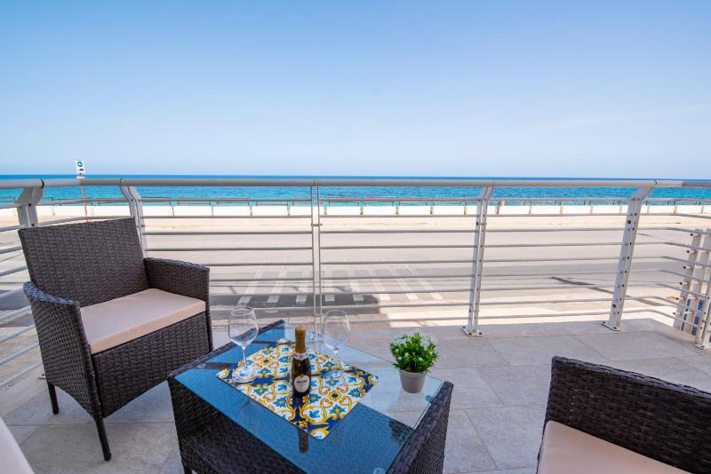 White Apartments & Spa - image 41