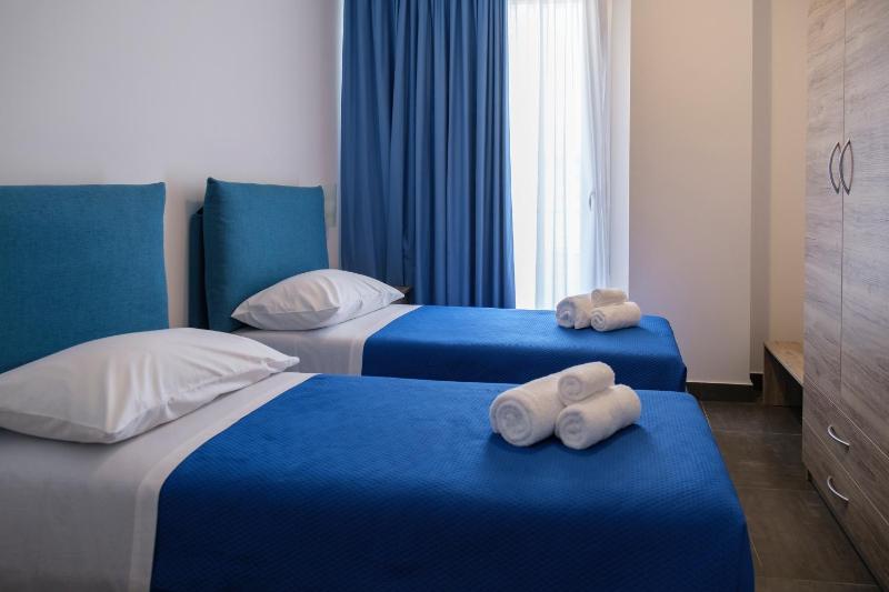 White Apartments & Spa - image 22