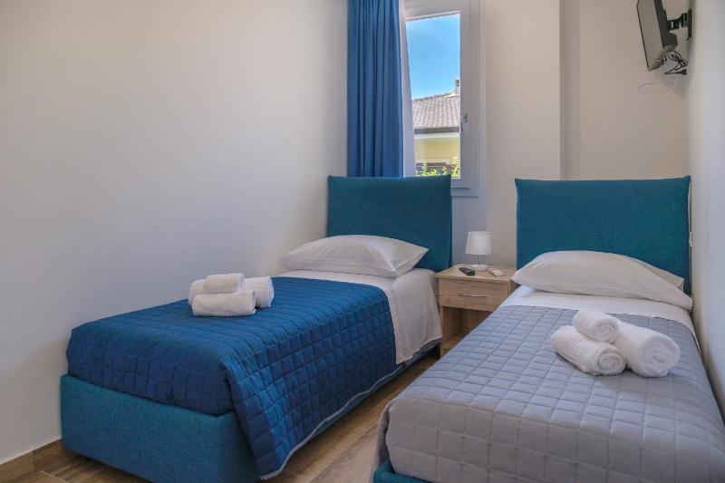 White Apartments & Spa - image 11