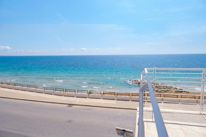 White Apartments & Spa - image 47