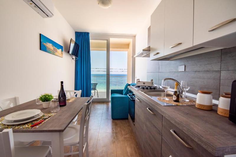 White Apartments & Spa - image 18