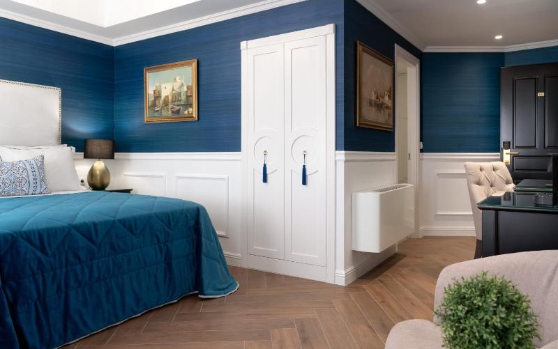 Superior Double Room image 3