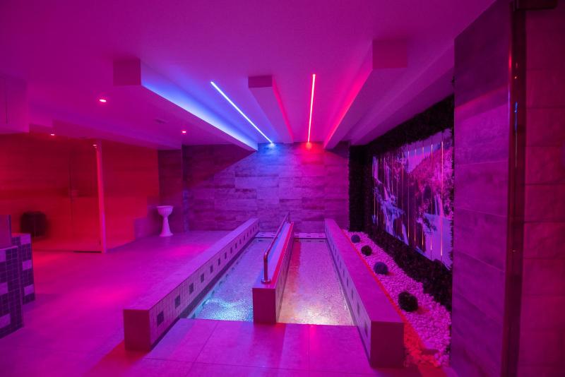 White Apartments & Spa - image 24