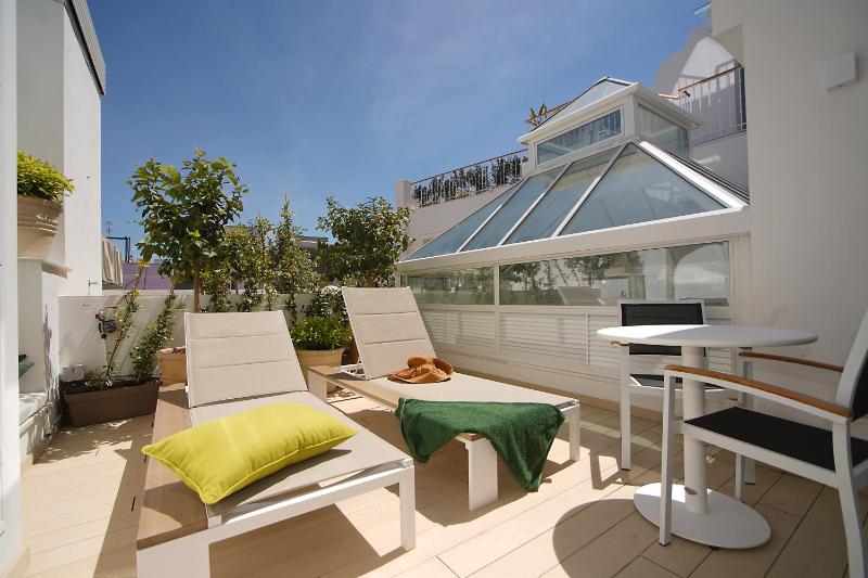 Deluxe Penthouse image 3