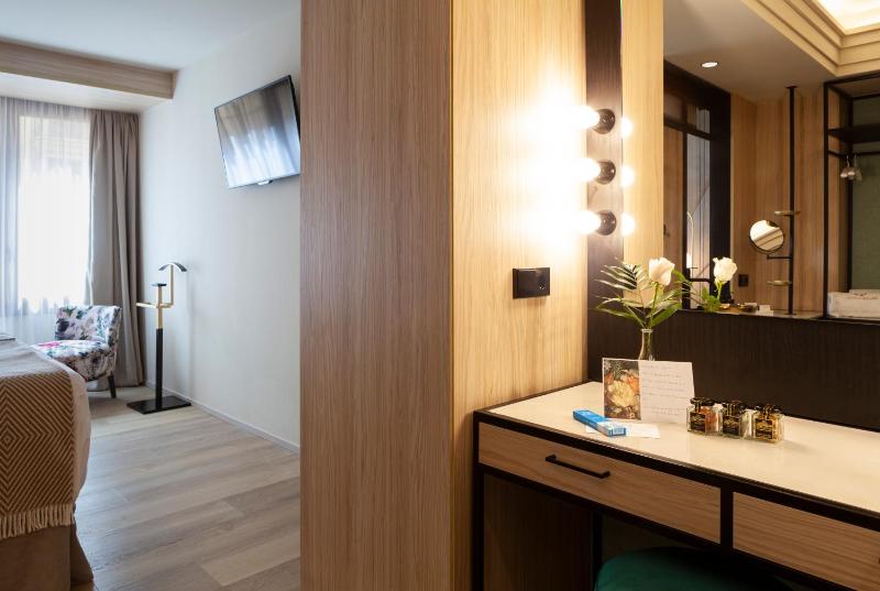  Cozy Room image 3