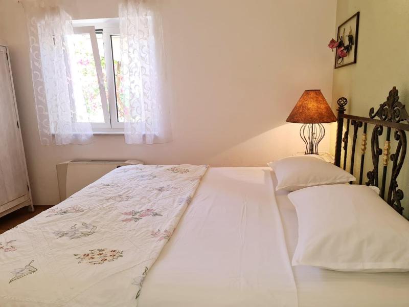 One-Bedroom Apartment with Patio image 2