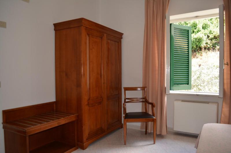 Quadruple Room image 4