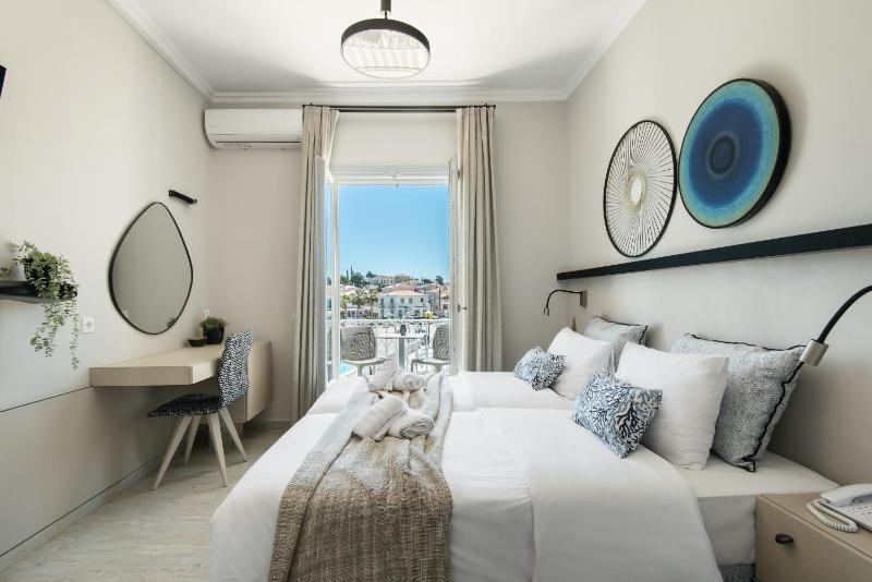 Double or Twin Room with Partial Sea View image 1