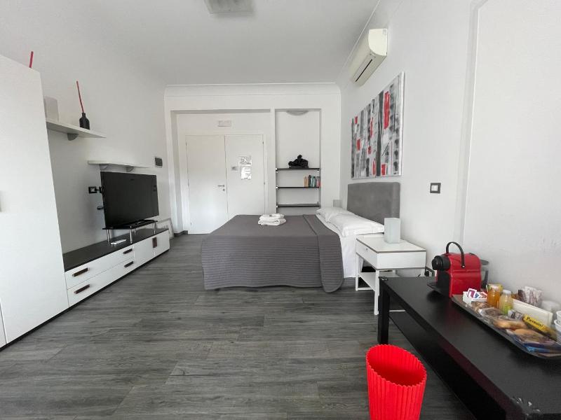 Triple Room with Private External Bathroom image 2