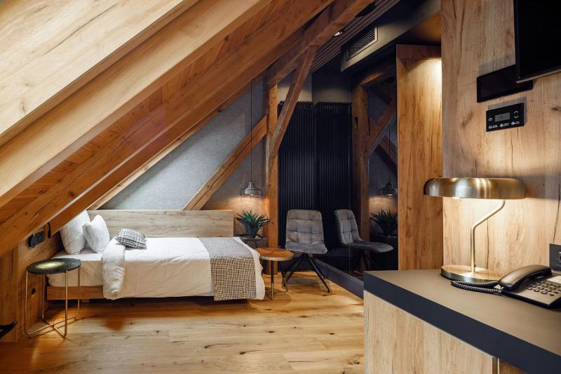 Standard Twin Room - Attic image 1