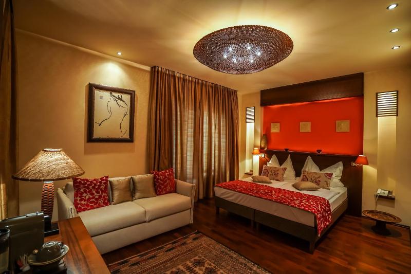 Superior Double Room with Balcony image 1