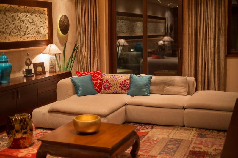 Large Suite with Hot Tub and Balcony Lake Side View image 4