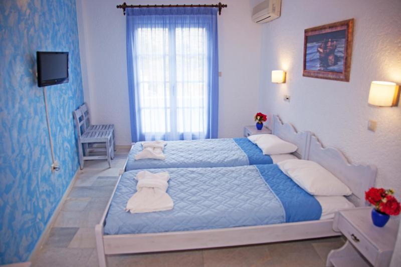 Twin Room image 4