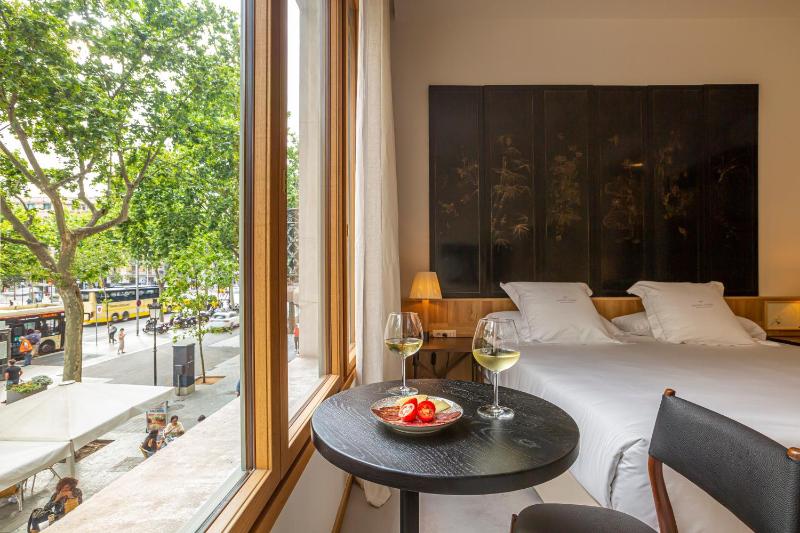 Deluxe Double Room image 3