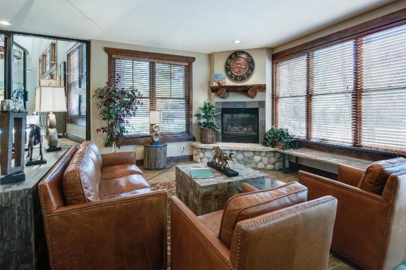 Corral at Breckenridge Raven Condo: Soaking Tub Views - image 17