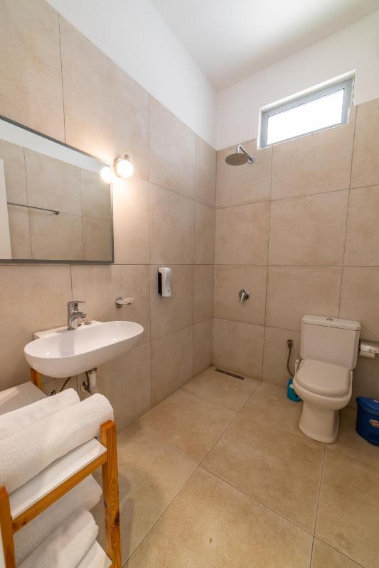 Twin Room with Balcony image 3