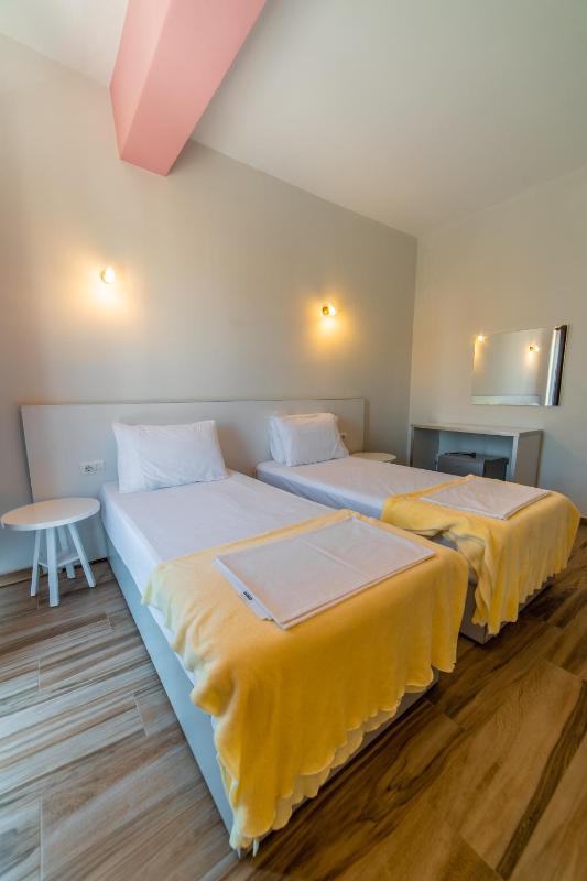 Standard Twin Room image 1