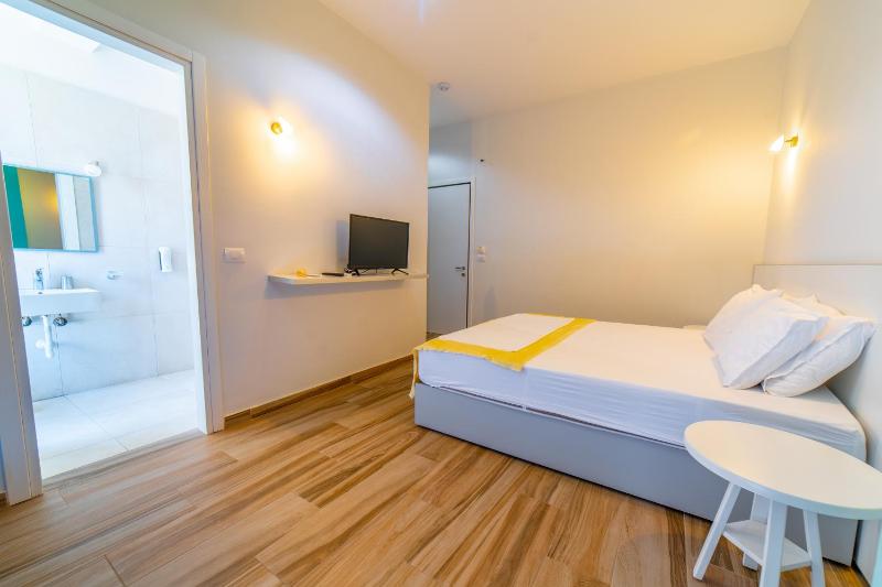 Standard Double Room image 4