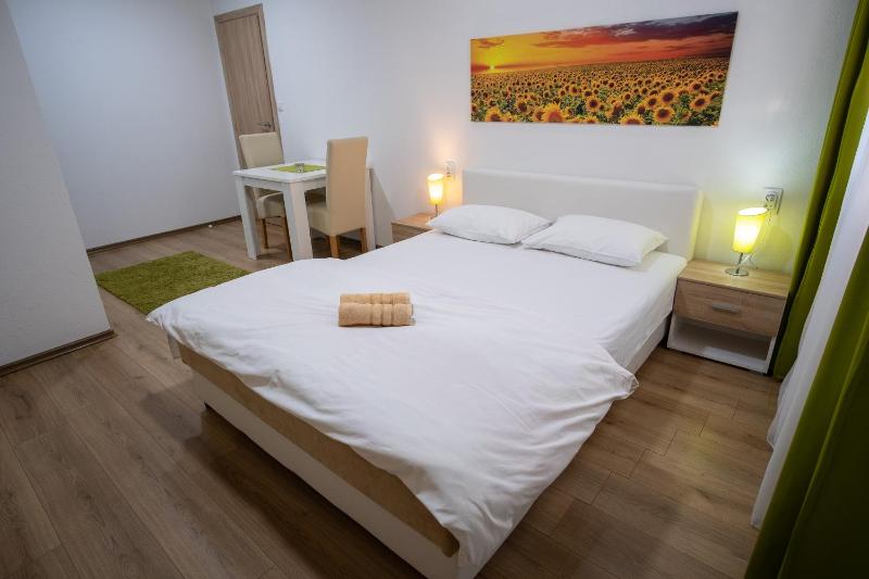 Deluxe Double Room image 3