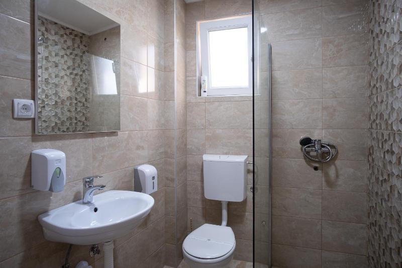 Deluxe Queen Room with Two Queen Beds image 4