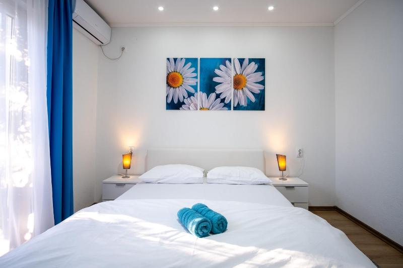 Deluxe Double Room with Balcony image 3