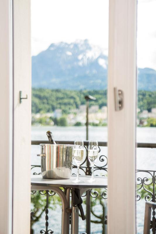 Superior Twin Room with Lake View and Balcony image 2