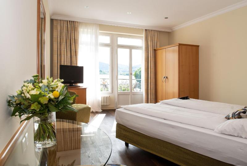 Superior Twin Room with Lake View and Balcony image 1