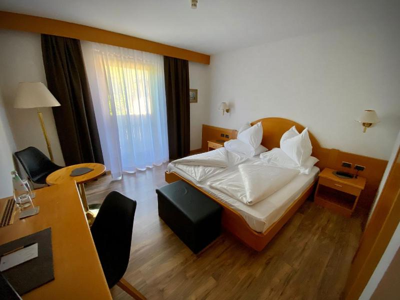 Standard  Double Room image 2
