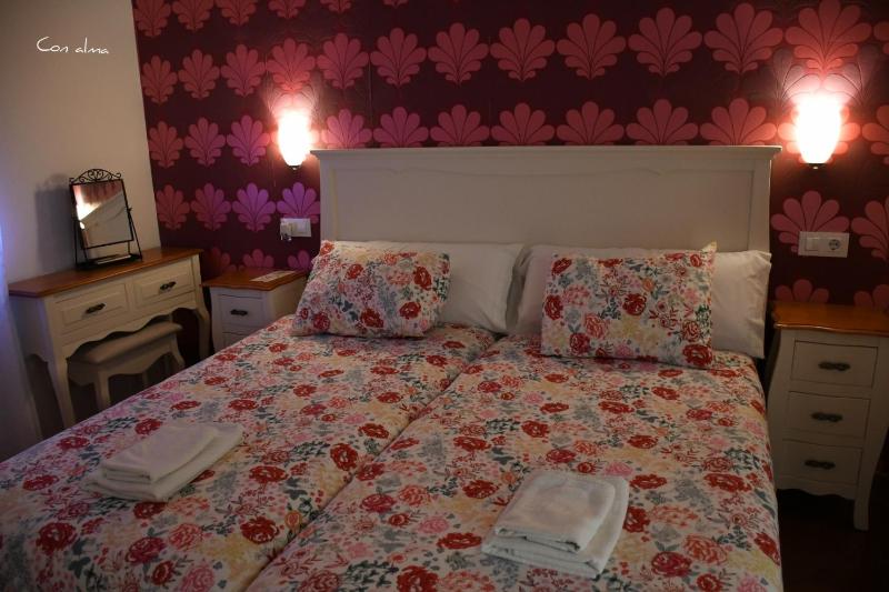 Standard Twin Room image 2