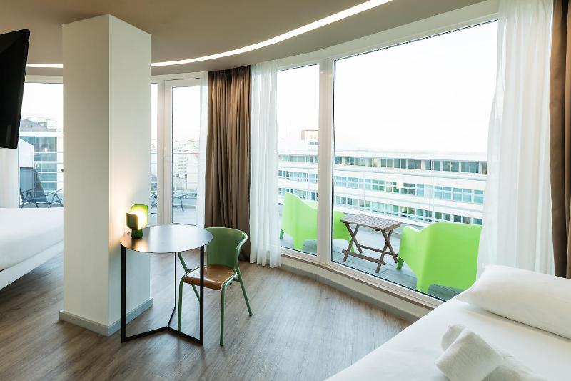 Superior Double Room with Balcony image 3
