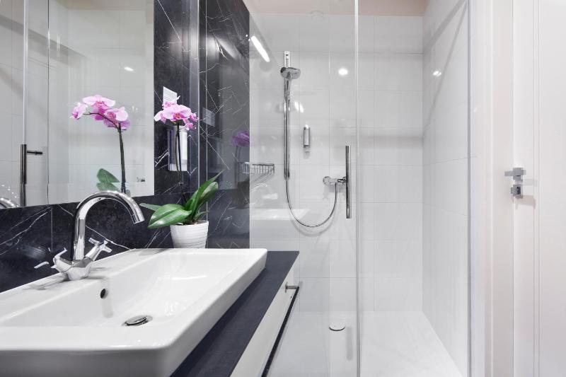 Deluxe Room with Two Single Beds, Non-Smoking image 4