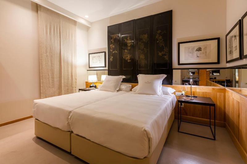 Superior Double Interior Room image 4