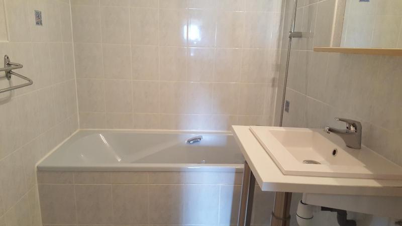 Standard Double Room image 3