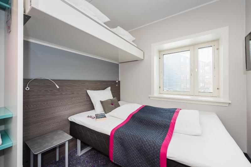 Standard Queen Room image 3