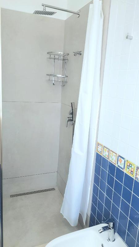 M&I Beach Apartment with Sea View - image 12