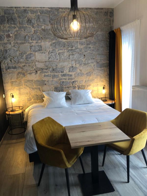 Double Room with Terrace image 3