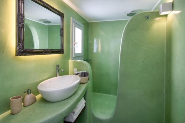 Deluxe Suite Sea View with private pool image 3