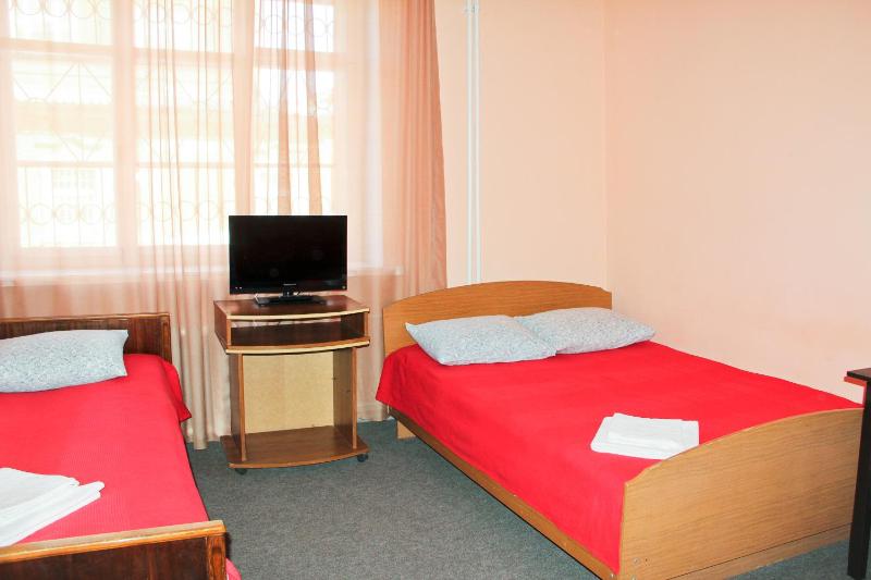 Economy Triple Room image 1