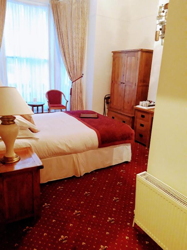 Standard Family Room image 1
