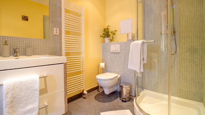 One-Bedroom Apartment (2 Adults) image 3