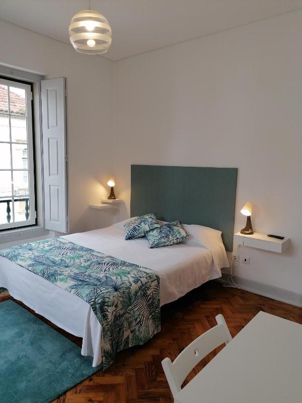 Deluxe Double Room with Private Bathroom image 2