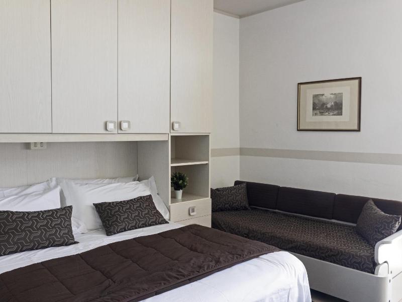 Double or Twin Room image 2