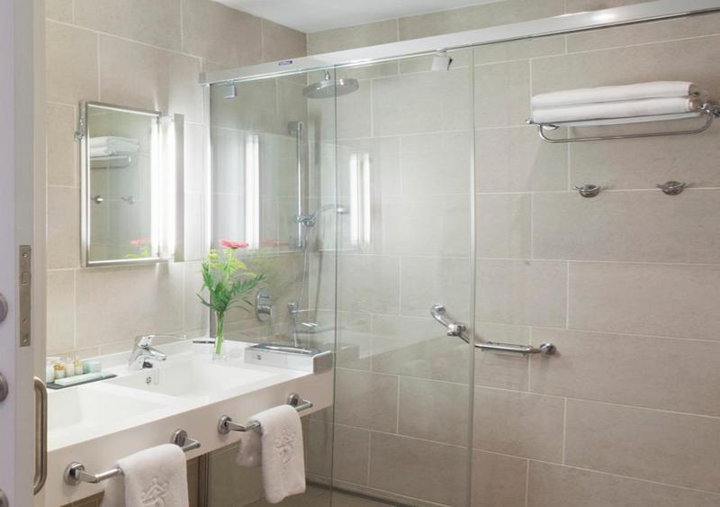 Standard Double Room (2 Adults + 1 Child) image 4