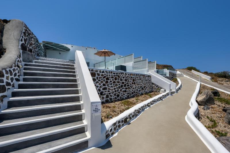 Superior Cave Suite with Private Pool & Sea View image 3