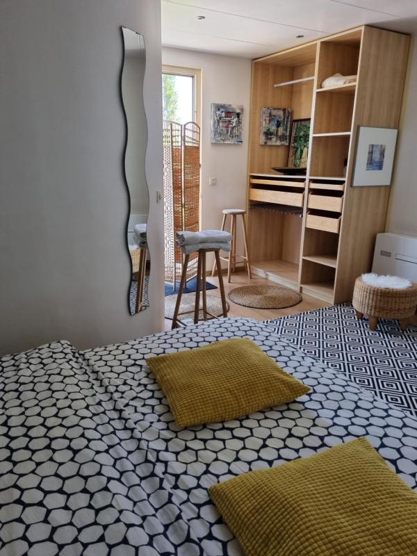 King Room with Garden View image 2