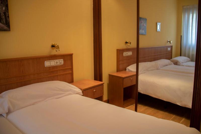 Double Room with Extra Bed image 2