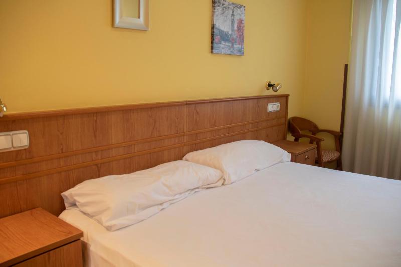 Standard King Room image 1