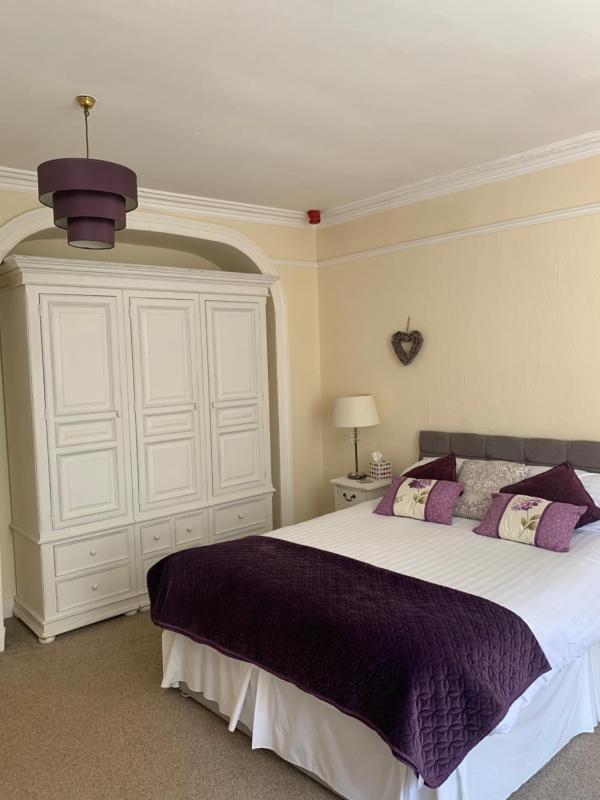 Crown Hotel - image 2