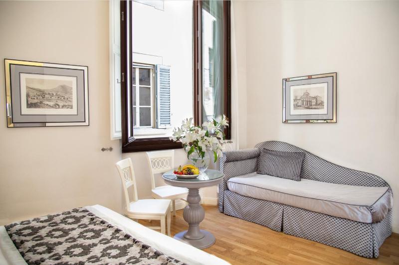 Large Double Room image 3