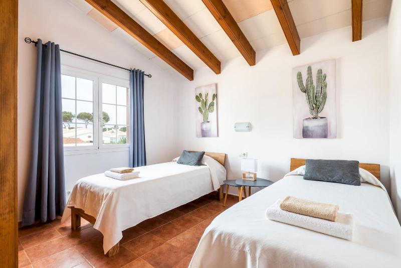 Itsasalde 3 bedroom villa Cala'n Blanes - image 9